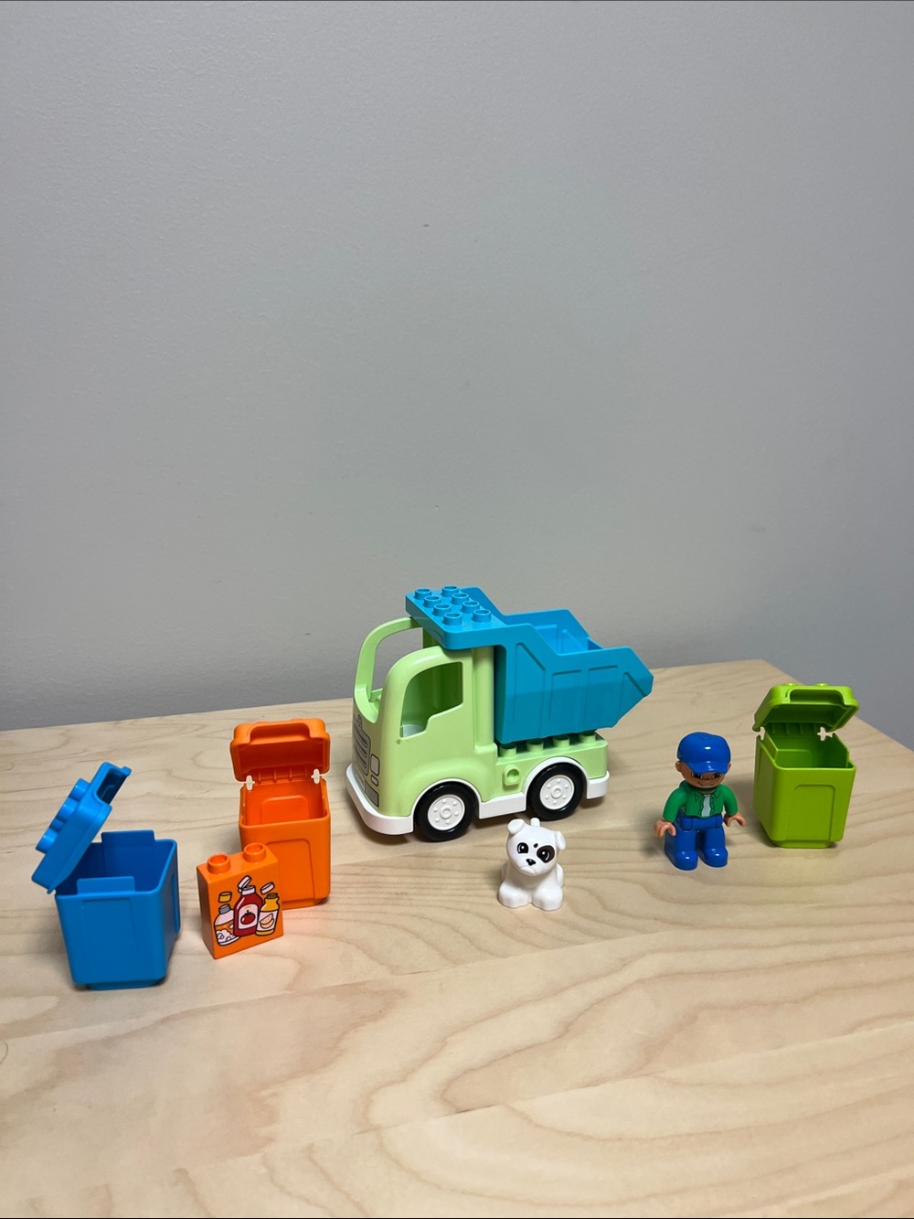 LEGO DUPLO Garbage Truck with figure and garbage cans - Toddler Toy